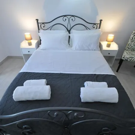 Blue Diamonds Paros Pounda